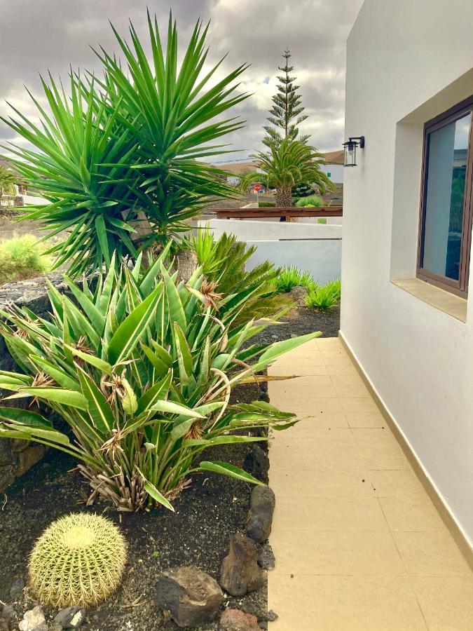 Habitaciones Tia Ela Yaiza  Exteriör bild